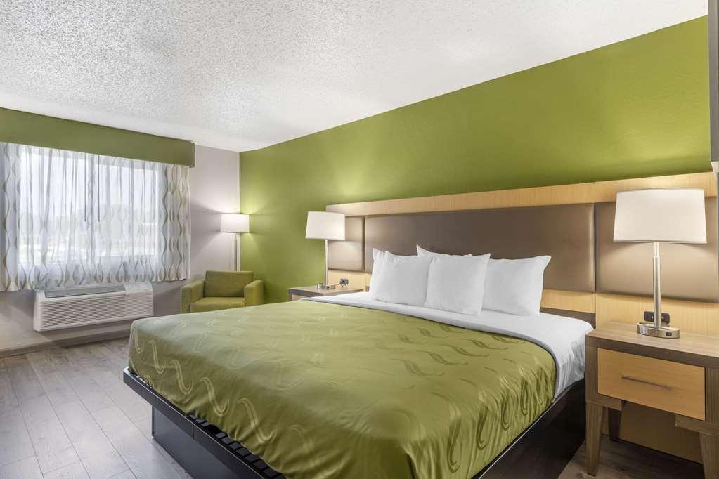 Quality Inn & Suites Delaware Room photo